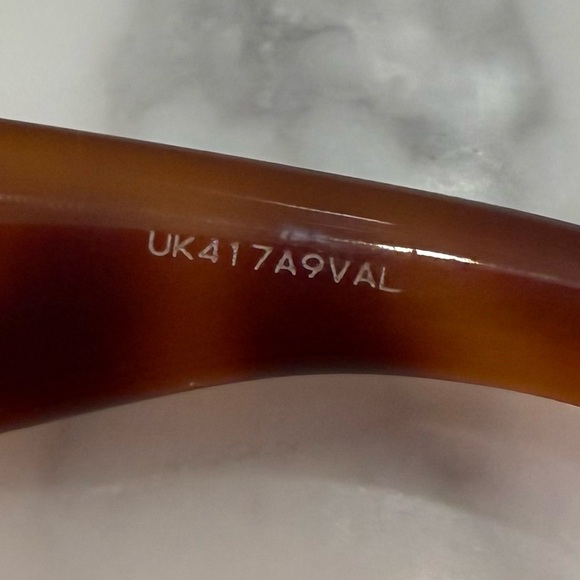 Gucci Sunglasses. Tortoise. Authentic. EC. Case included. 54mm frame. - Picture 13 of 15